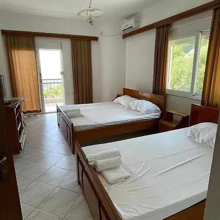 Roma Hotel Sarande Hotel 3*