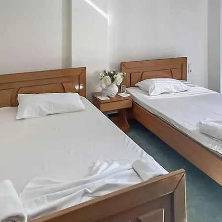 Roma Hotel Sarande Hotel 3*